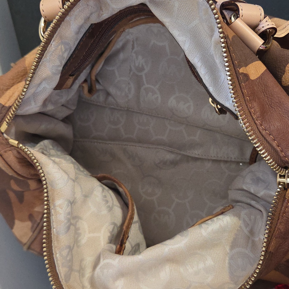 Michael Kors Camouflage Leather Shoulder Bag - Picture 4 of 10